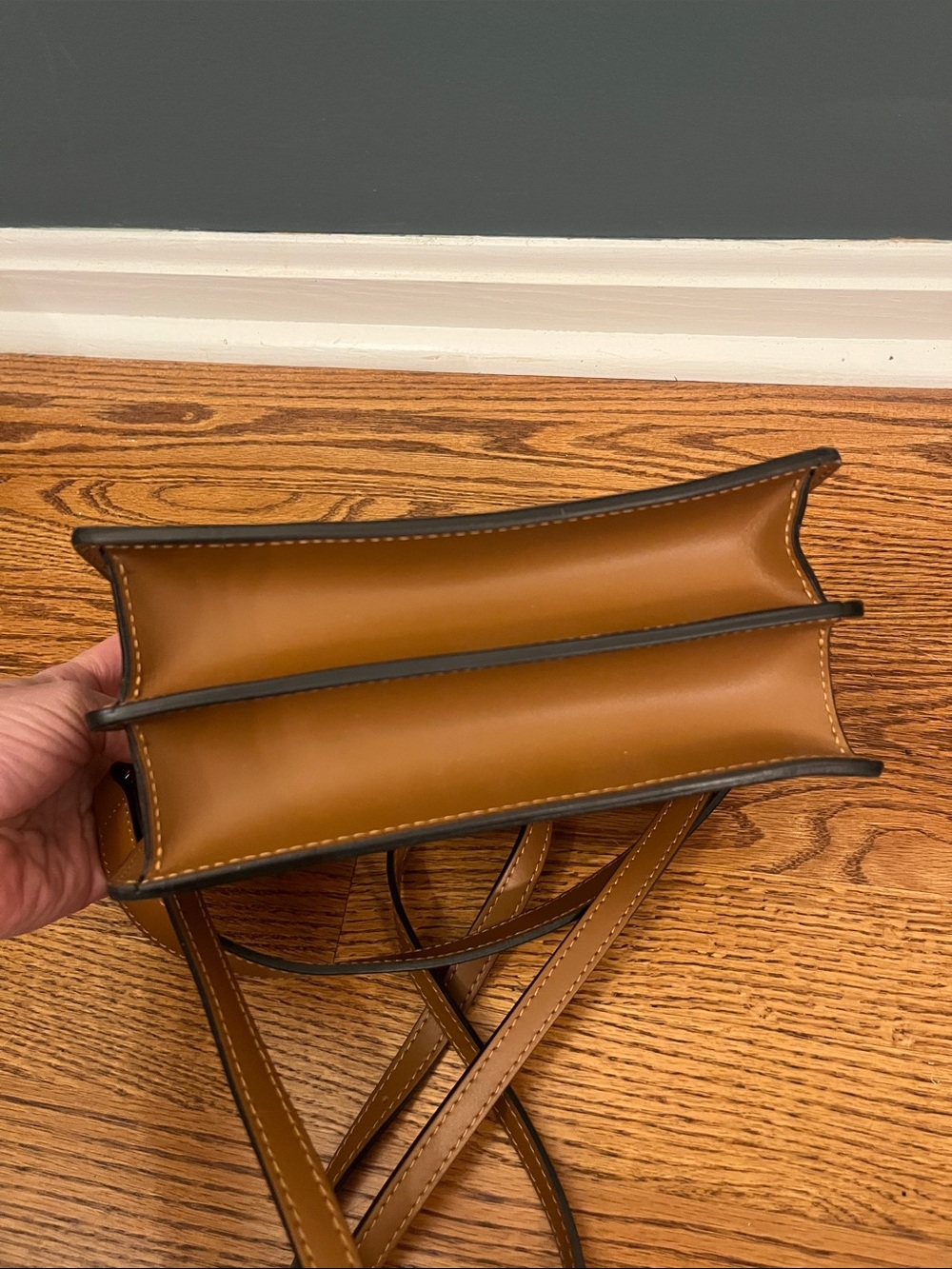 Roberta Rossi Leather Crossbody Handbag - Picture 7 of 9
